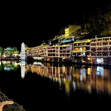 Lqj Riverside Guest House Fenghuang Exterior foto