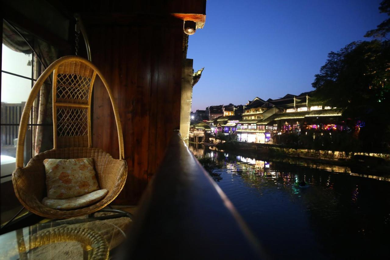 Lqj Riverside Guest House Fenghuang Exterior foto