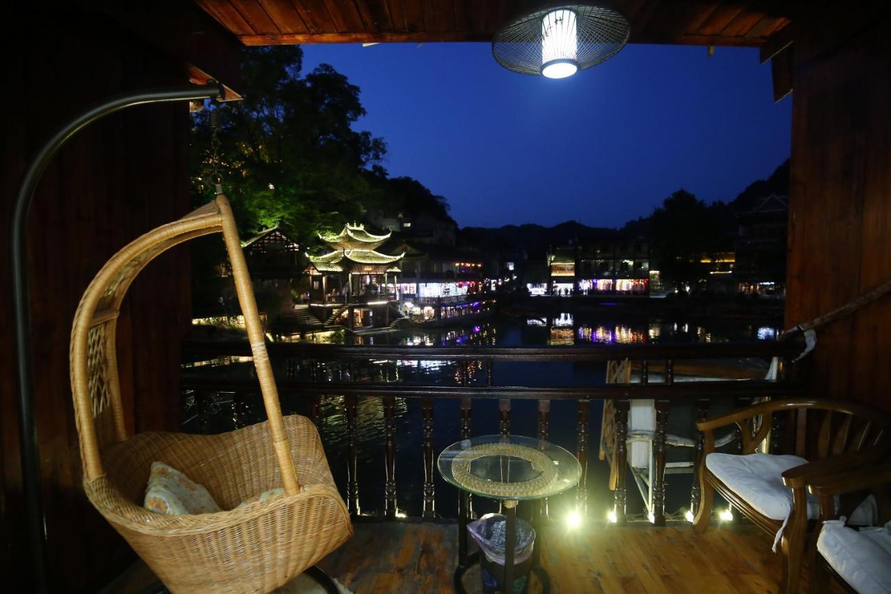 Lqj Riverside Guest House Fenghuang Exterior foto