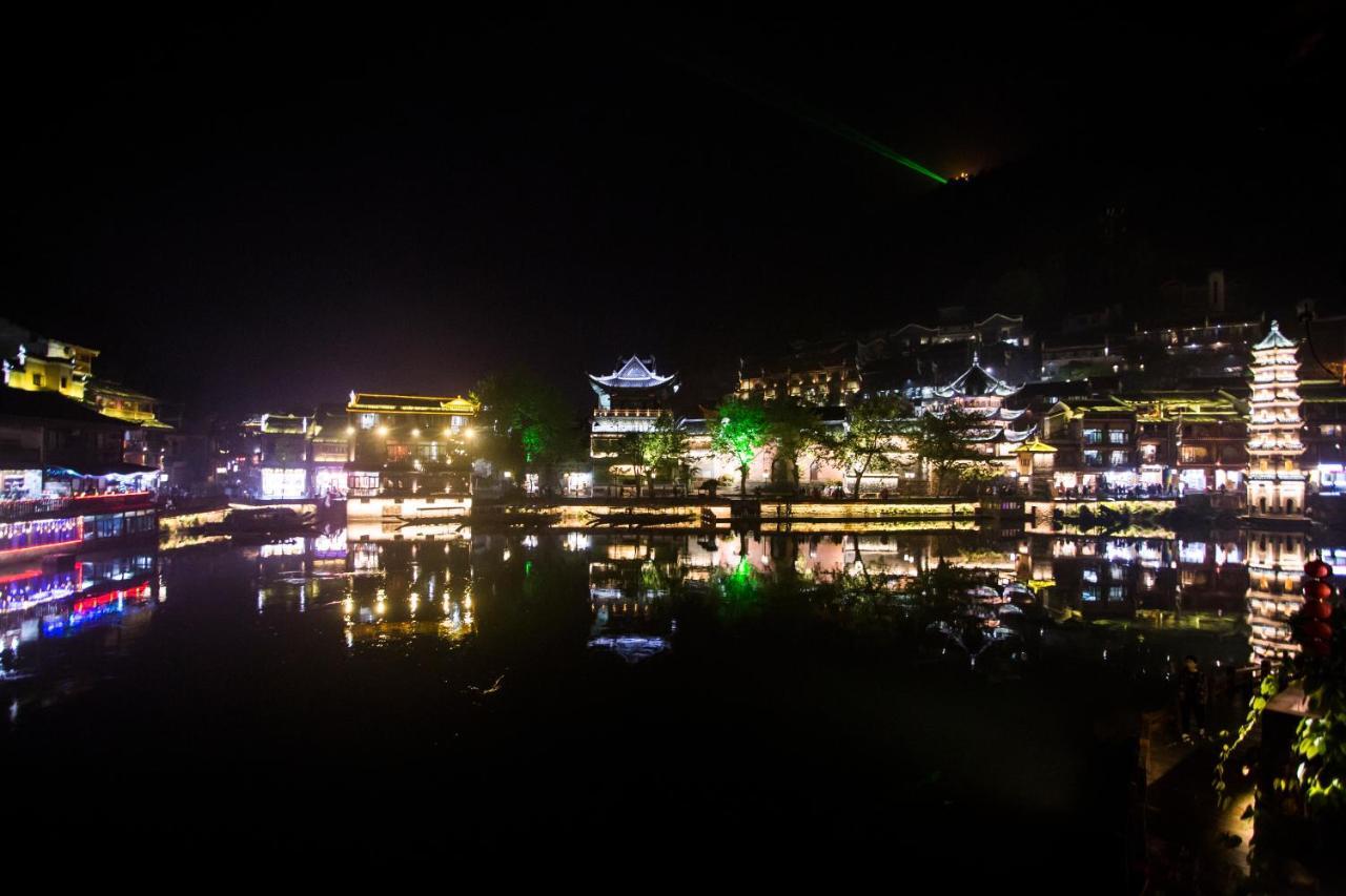 Lqj Riverside Guest House Fenghuang Exterior foto