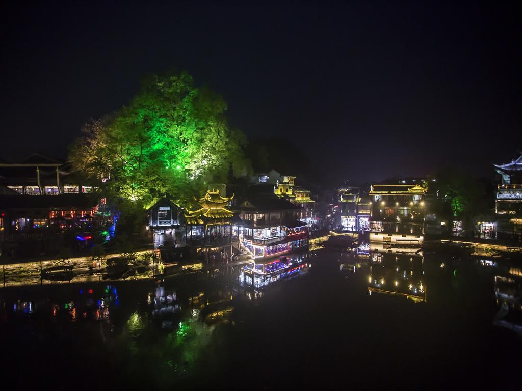 Lqj Riverside Guest House Fenghuang Exterior foto